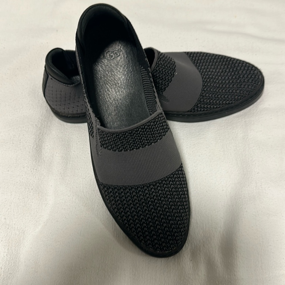 UGG Australia Sammy Slip On Shoes Womens 8 Black Gray Knit Hyper Weave Sneaker